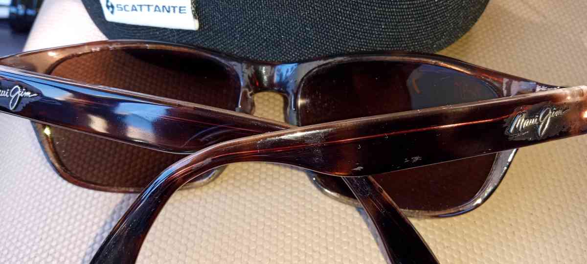 the sunglasses Maui Jim - Adelanto, California - FleaMarketBay