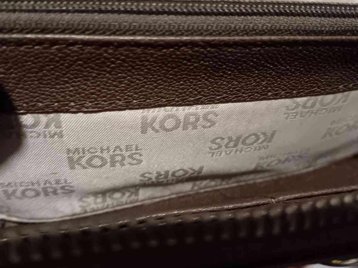 Michael Kors womens wallet - Commerce City, Colorado - FleaMarketBay