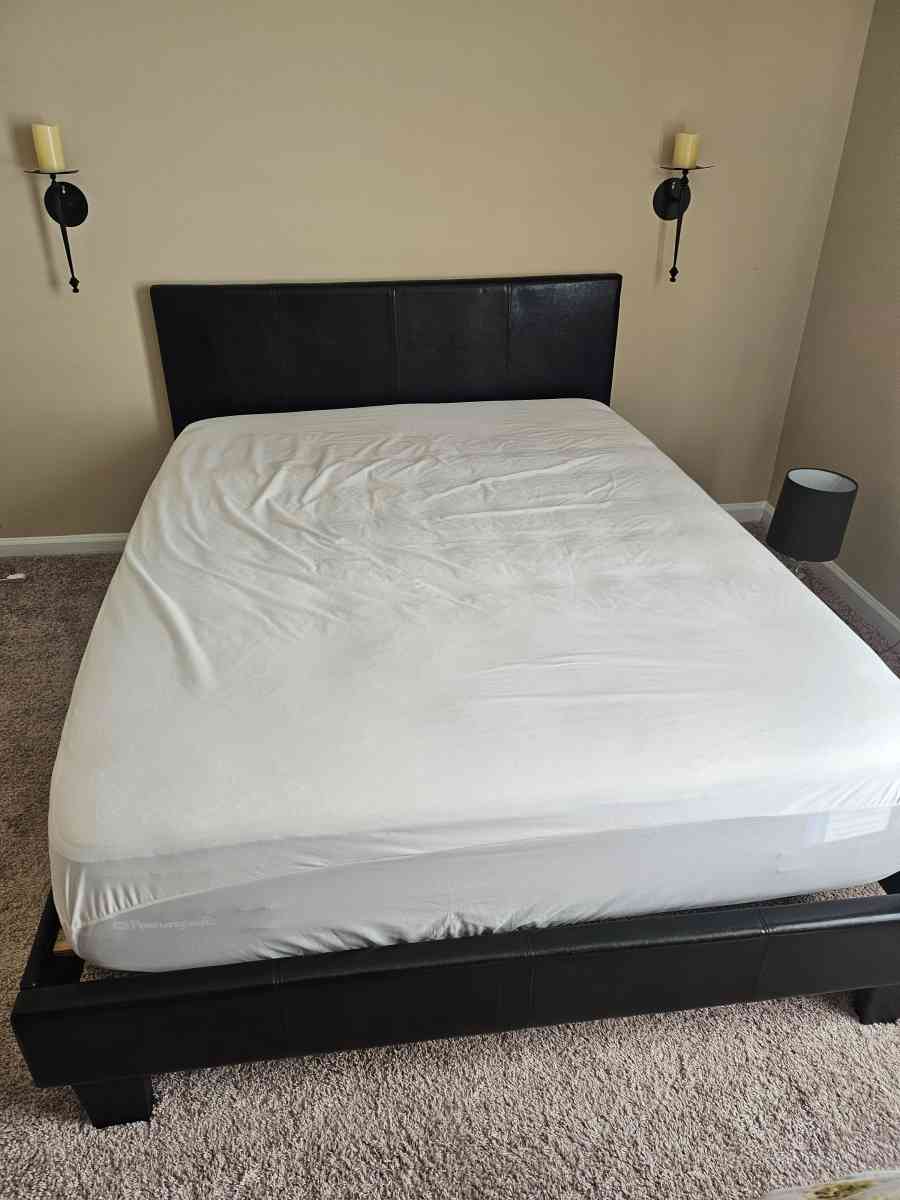 Queen size bed - Raleigh, North Carolina - FleaMarketBay