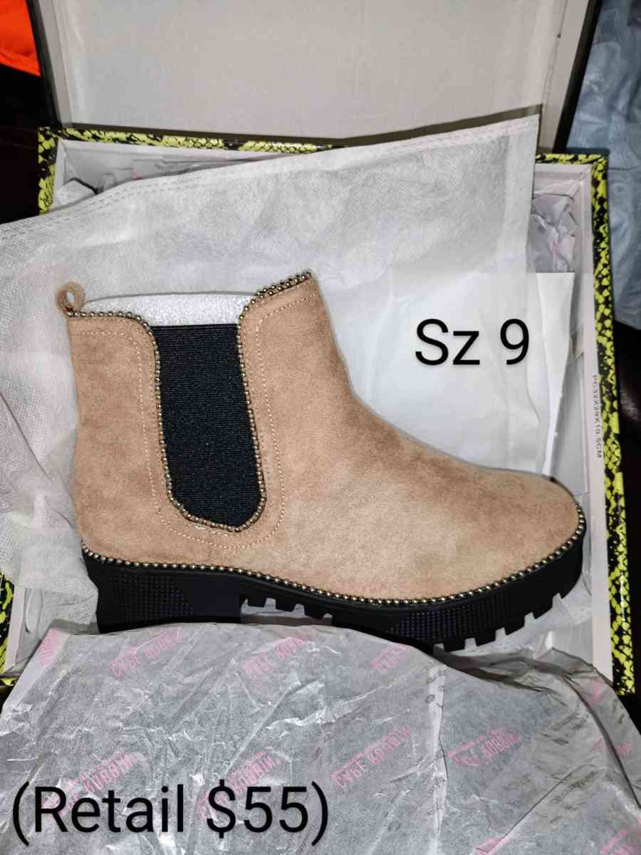 Cape Robbin Boots NIB - Belle, Missouri