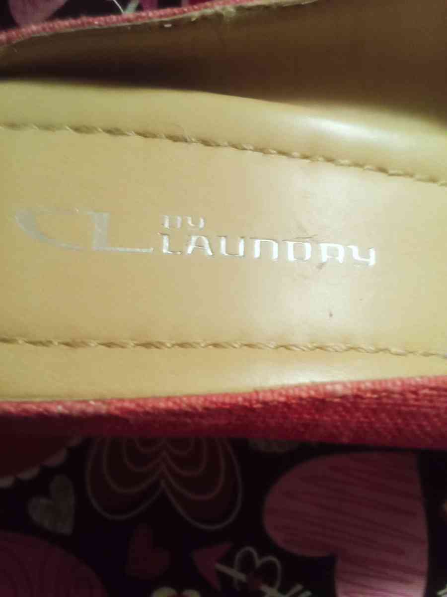 Pink Wedges - Spencer, Oklahoma - FleaMarketBay