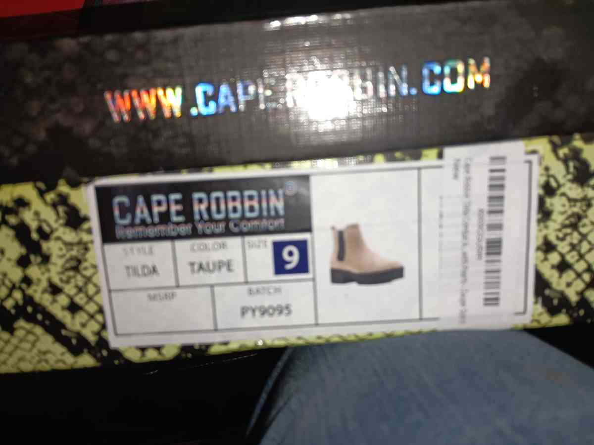 Cape Robbin Boots NIB - Belle, Missouri - FleaMarketBay