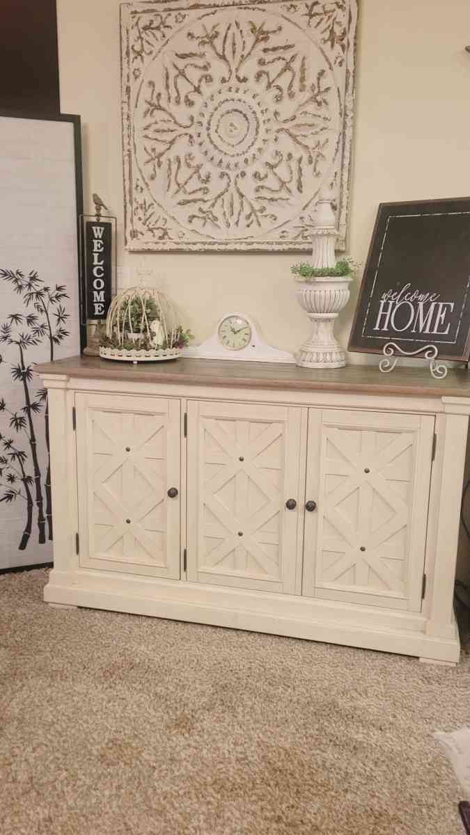 Rustic cabinet side board - Gilbert, Arizona - FleaMarketBay