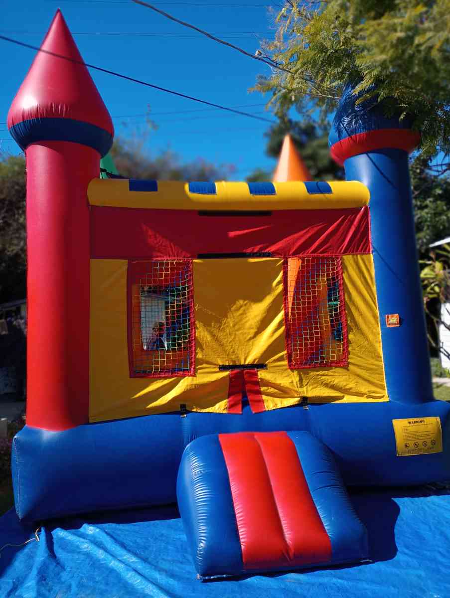 jumper brincolin - Riverside, California - FleaMarketBay