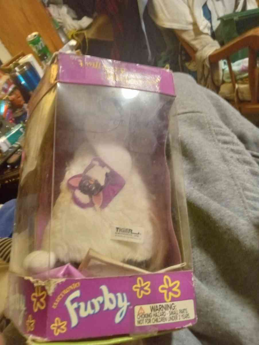 Furby 1998 never been used still in box never played with - Fayetteville, North Carolina - FleaMarketBay