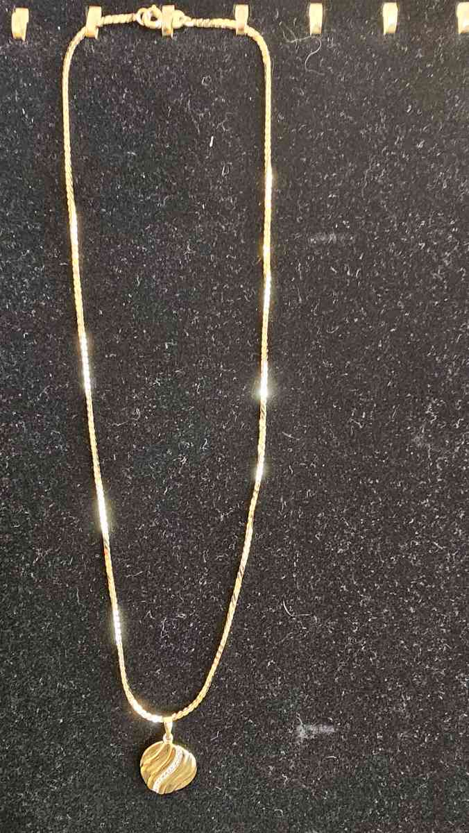 neckless with pedant 44 cm - Rochester, New York