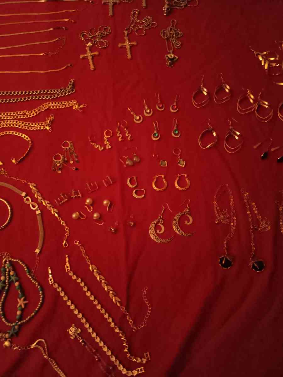 Lot of Costume Jewelry Assorted Fashion Jewelry - Ocala, Florida - FleaMarketBay