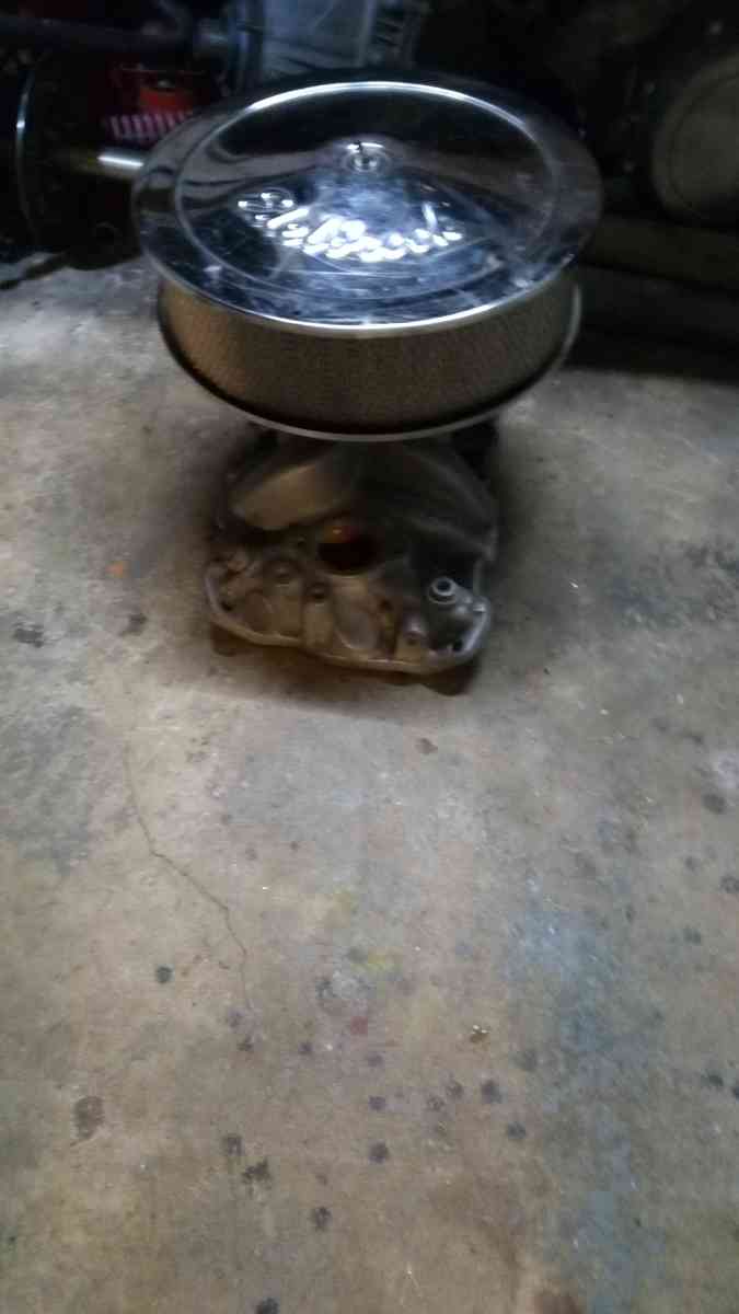 Edelbrock Carb 650 4 high Rise Intake and a 14 breather - Abilene, Texas - FleaMarketBay