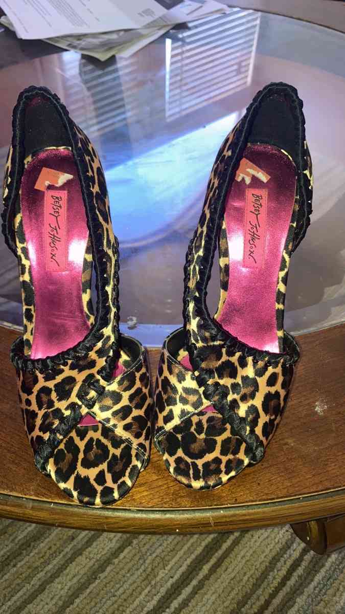 heels - Riverside, California - FleaMarketBay