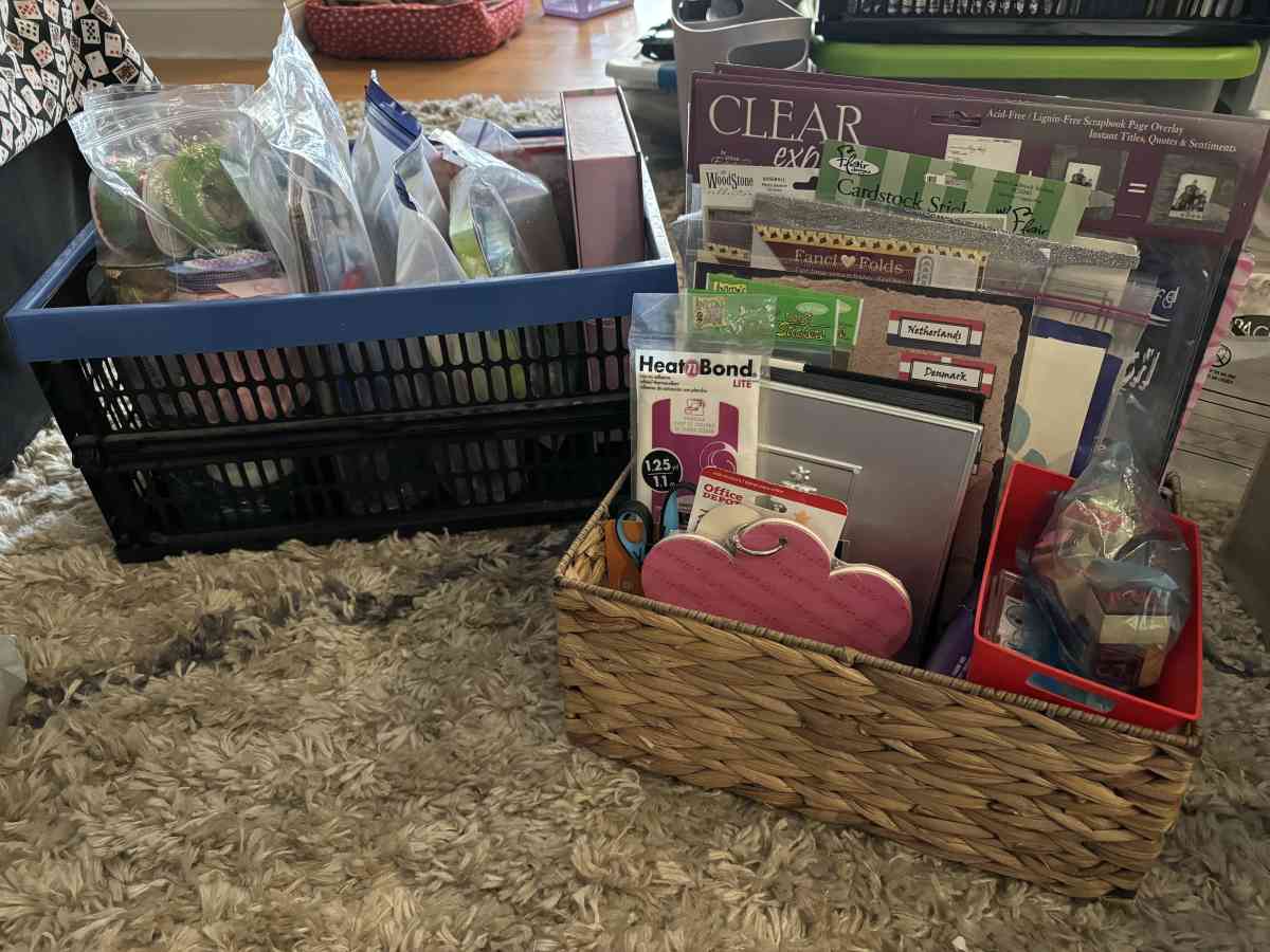 scrapbooking supplies - Saint Petersburg, Florida