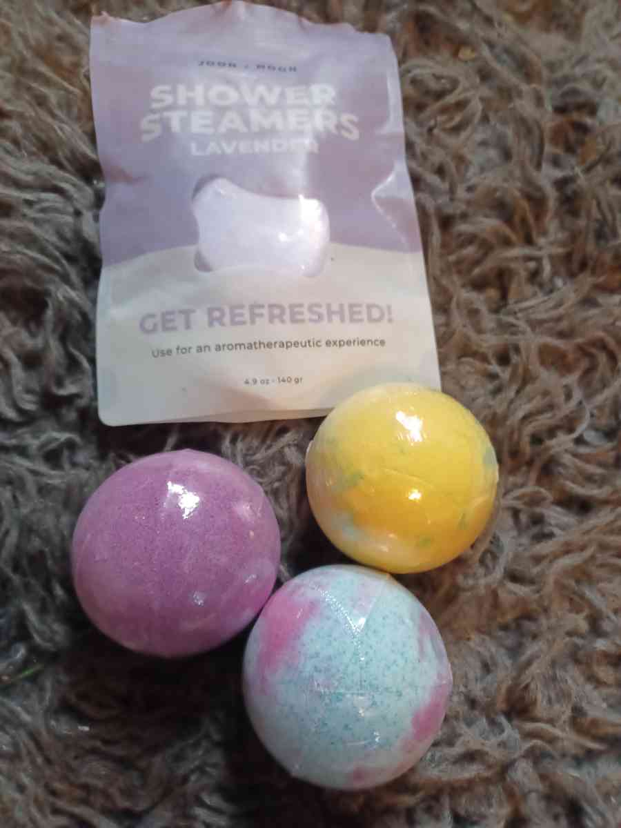 various items of home beauty and other supplies - New Albany, Indiana - FleaMarketBay