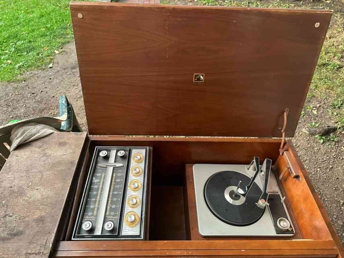 Antique 1942 Victoria Console Record Player - Mc Kees Rocks, Pennsylvania