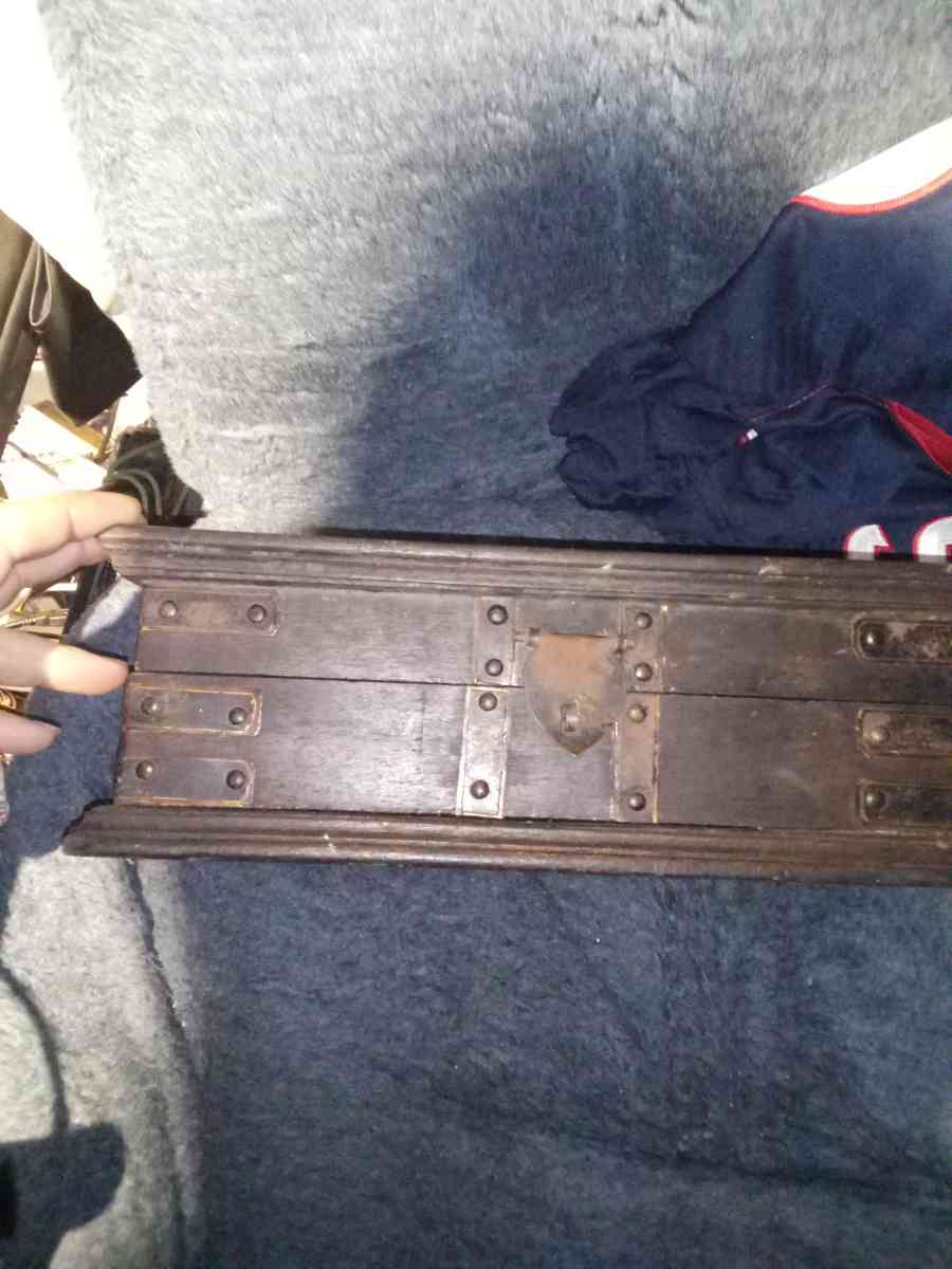 old antique box - Tampa, Florida - FleaMarketBay