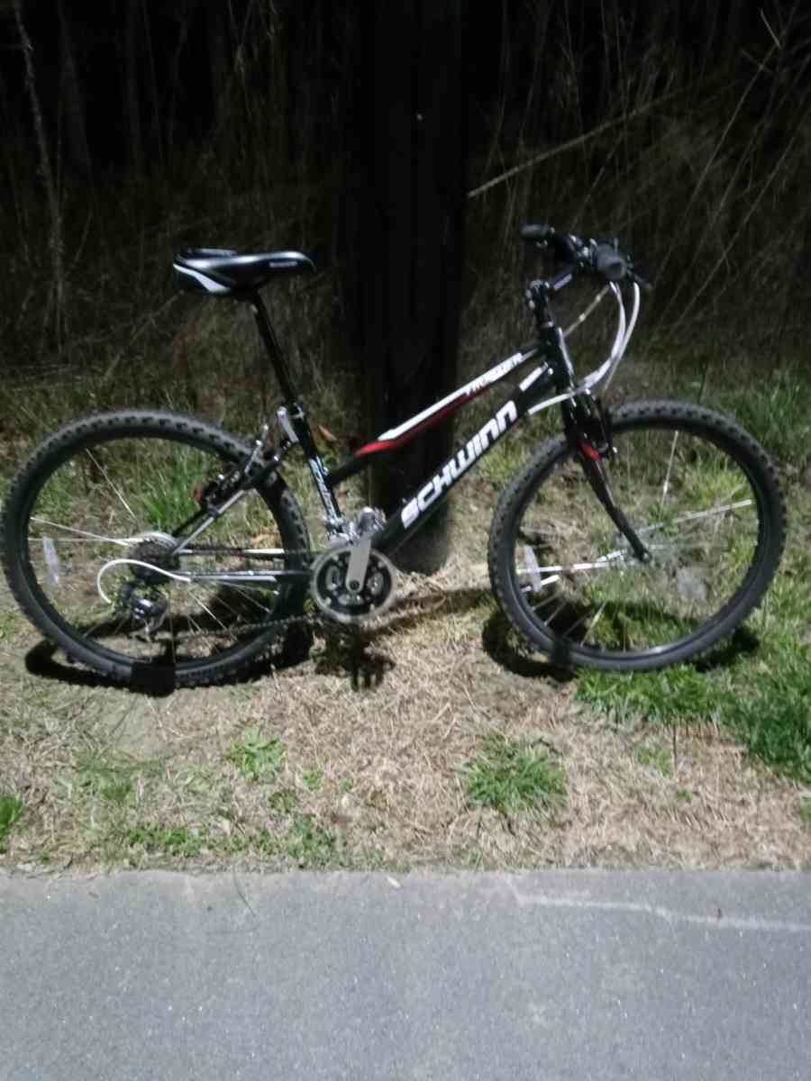 fairly new Scwinn bike - Charlotte, North Carolina - FleaMarketBay