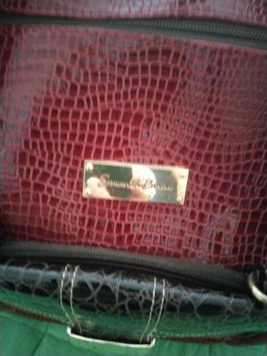 traveling suitcase - Catasauqua, Pennsylvania - FleaMarketBay