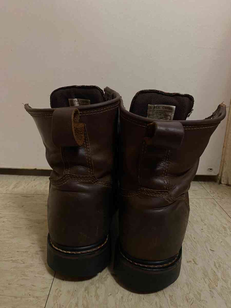 work boots - Bakersfield, California - FleaMarketBay