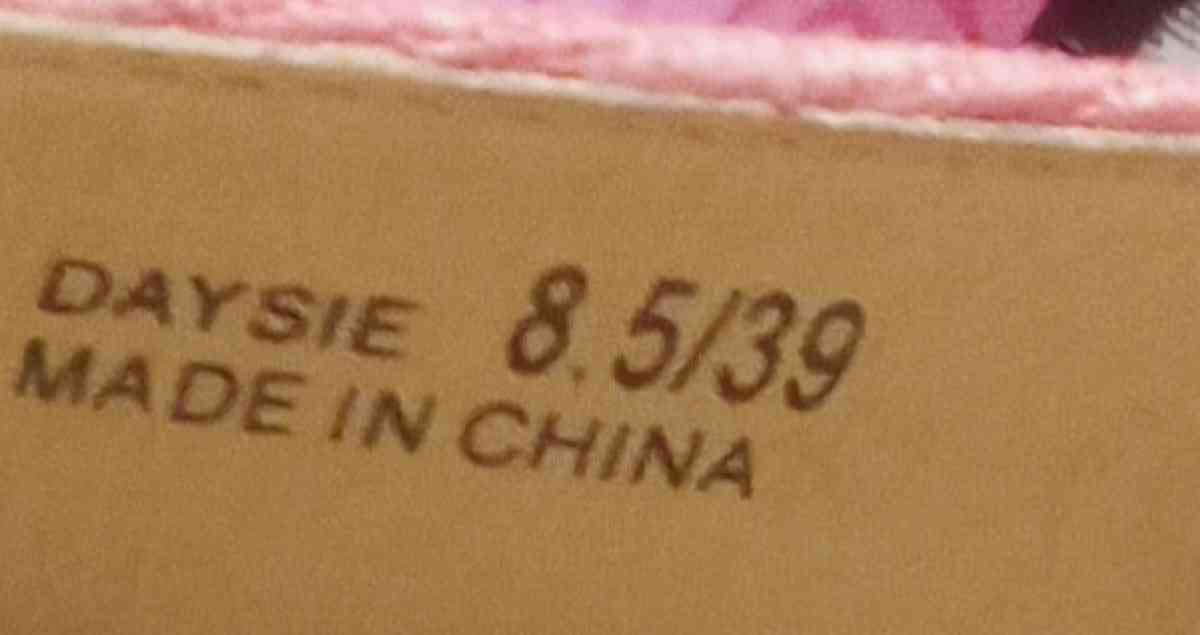 Pink Wedges - Spencer, Oklahoma - FleaMarketBay