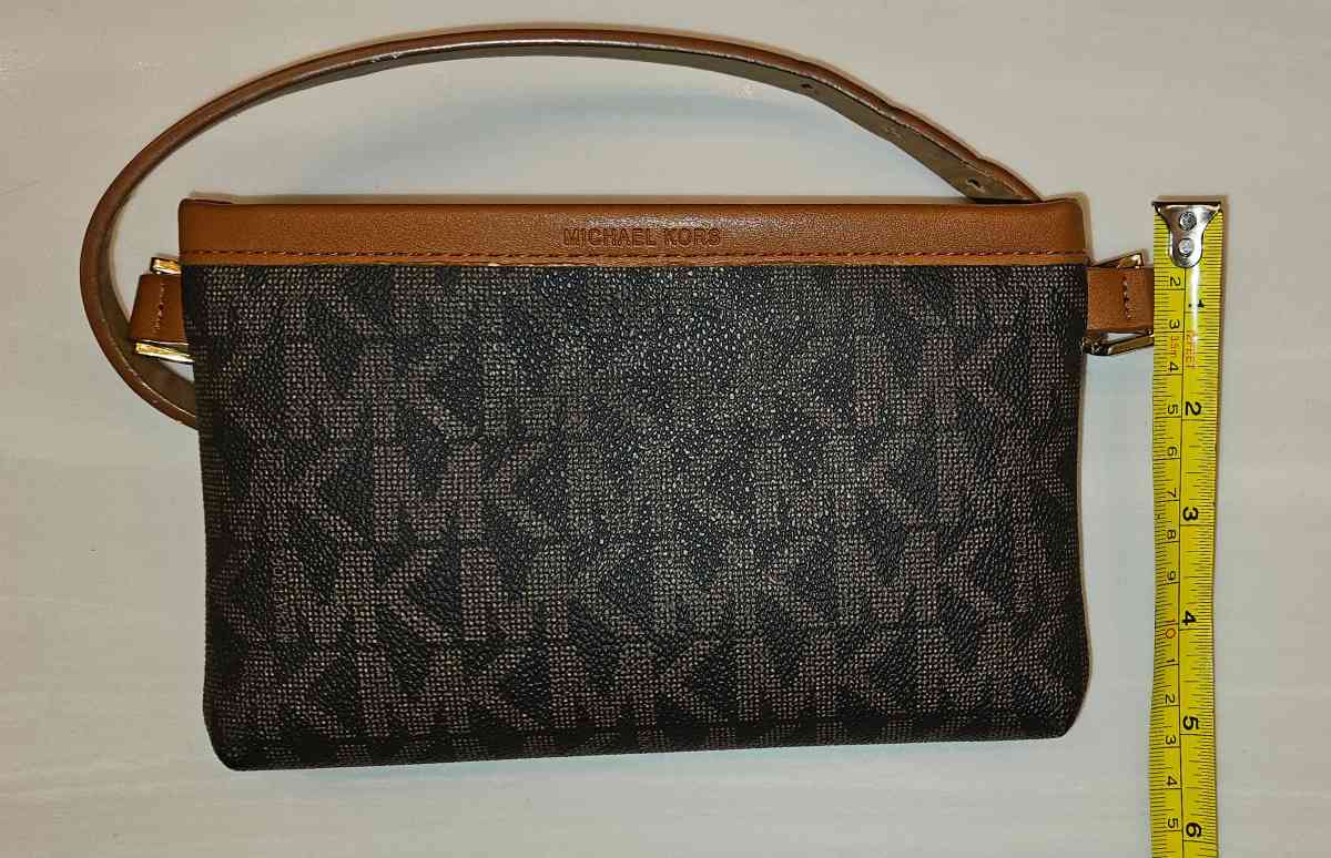 Michael Kors Fanny Pack - Houston, Texas - FleaMarketBay