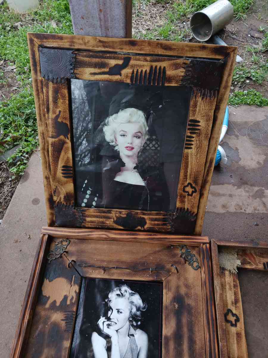 house decorations for all of them is 90 - Iowa Park, Texas - FleaMarketBay