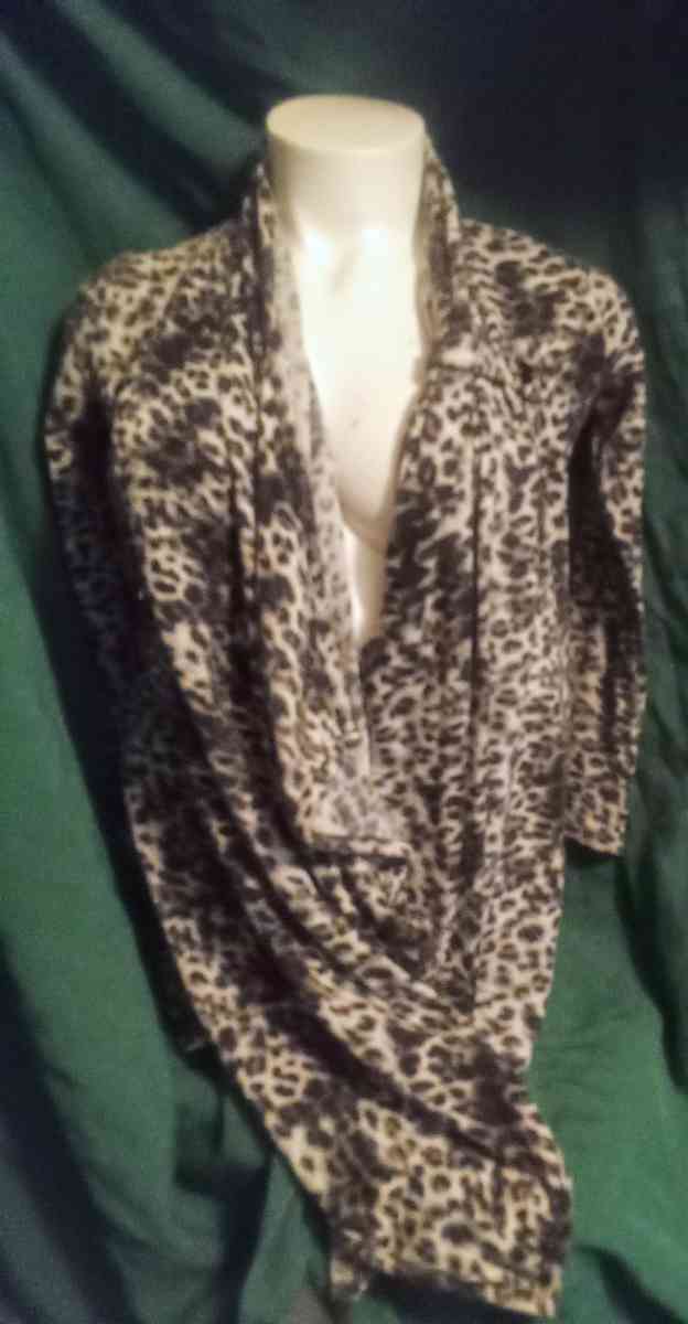 Cecico Small Leopard Print Shrug Cardigan - Spencer, Oklahoma - FleaMarketBay
