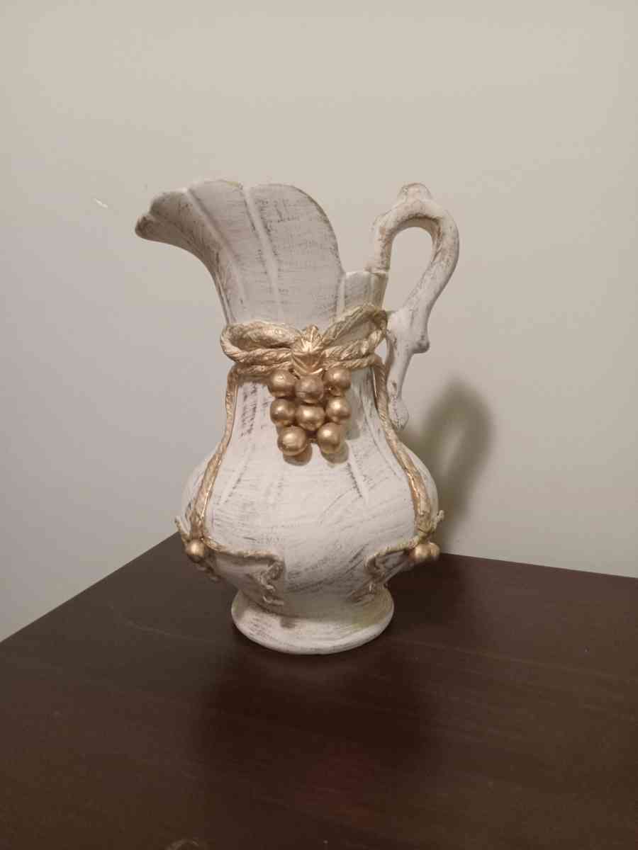 Antique Vases - Somerville, Tennessee