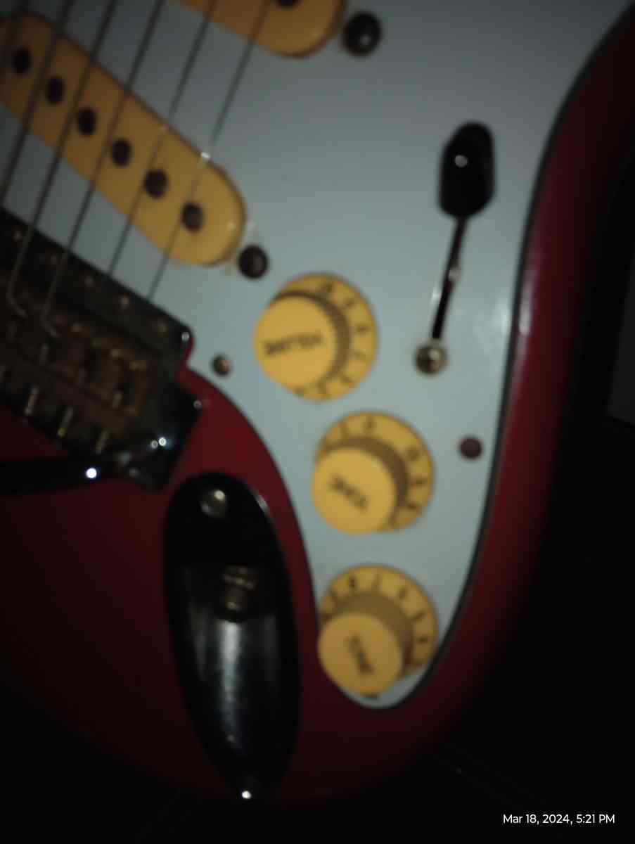 una guitarra - Converse, Texas - FleaMarketBay