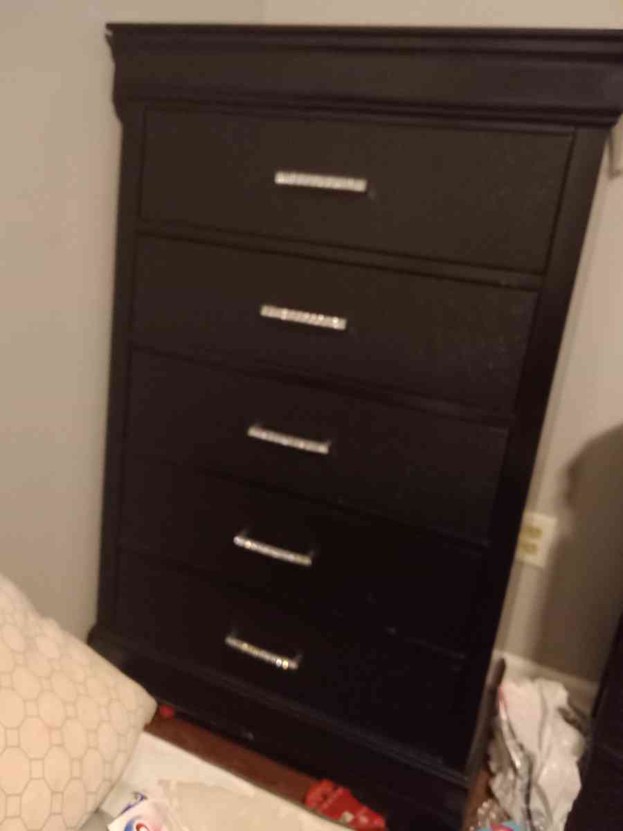 dresser and nightstand - Indianapolis, Indiana - FleaMarketBay