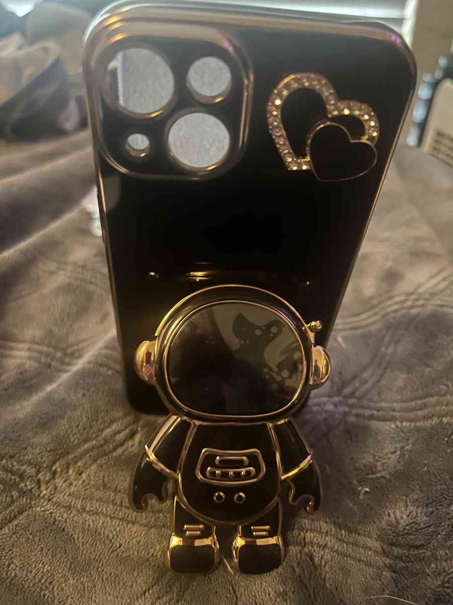 iPhone 13 14 case 3D kickstand and fingerhold brand new - Rancho Cucamonga, California - FleaMarketBay