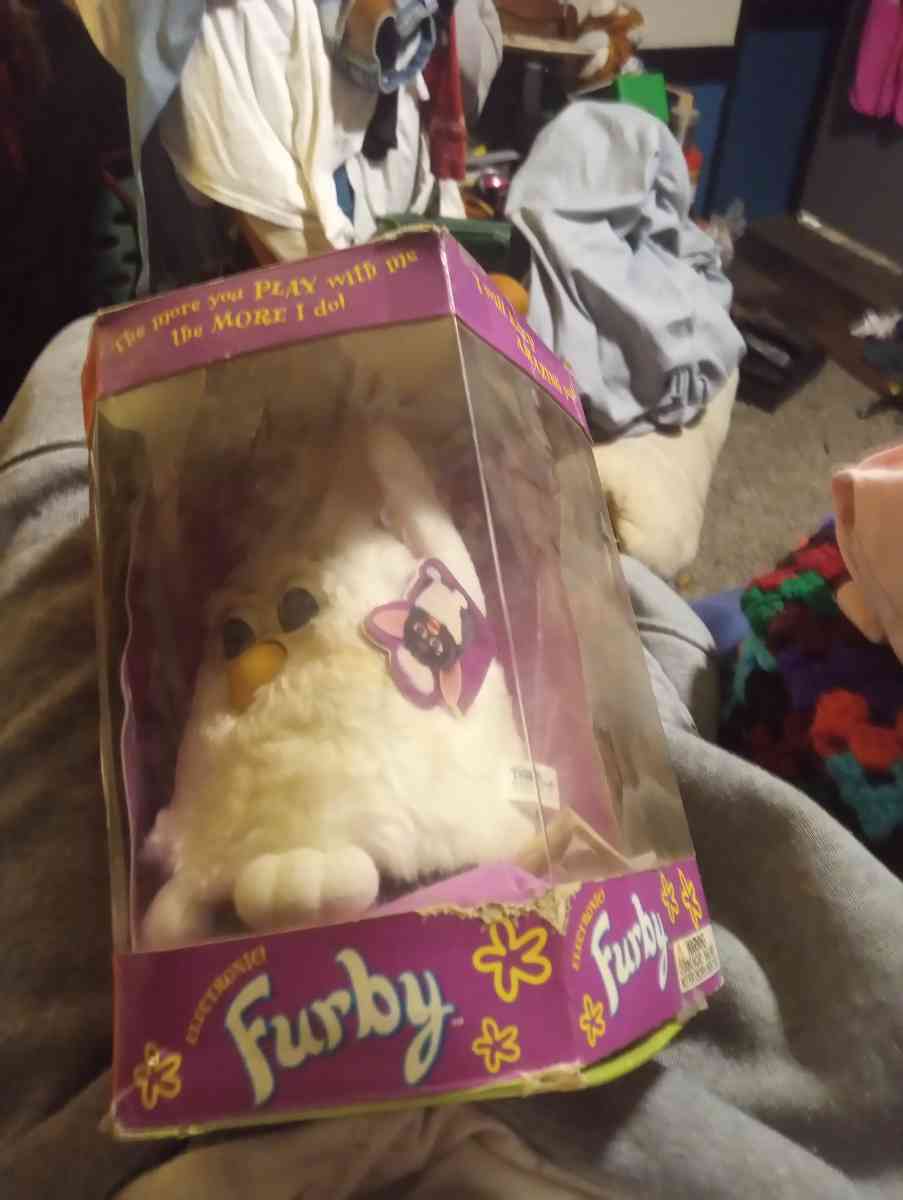 Furby 1998 never been used still in box never played with - Fayetteville, North Carolina
