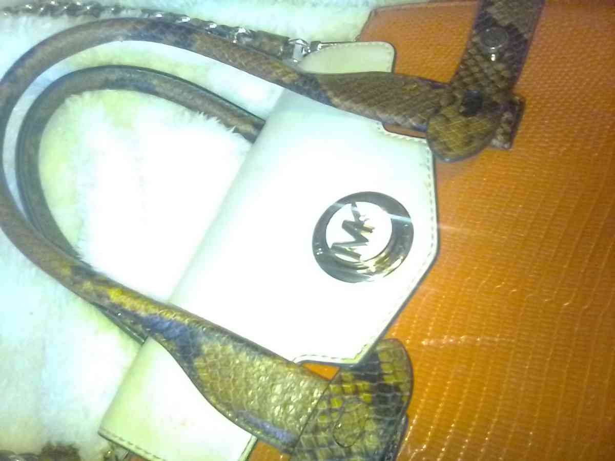 Michael Kors Crossbody Handbag Purse - Boston, Massachusetts - FleaMarketBay