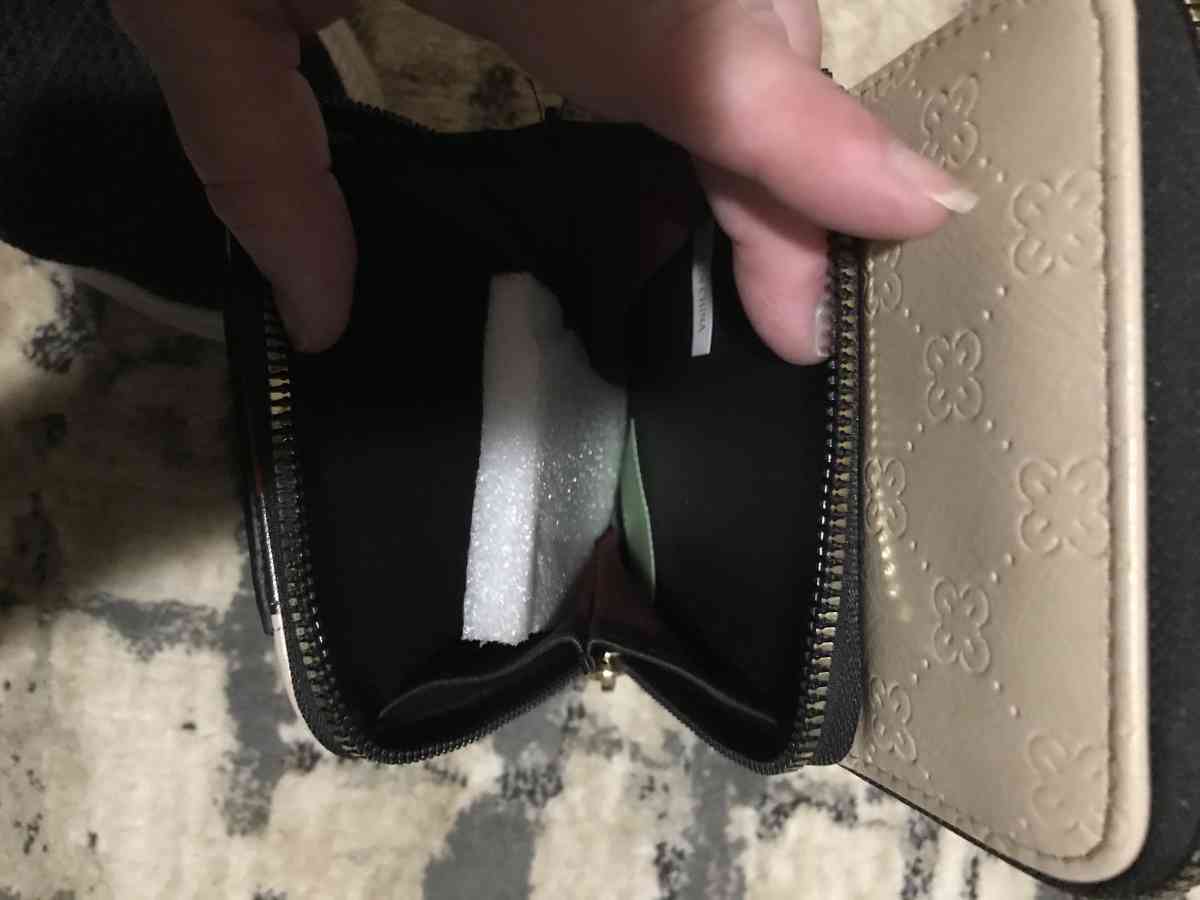 womans crossbody purse - Mc Lean, Virginia - FleaMarketBay