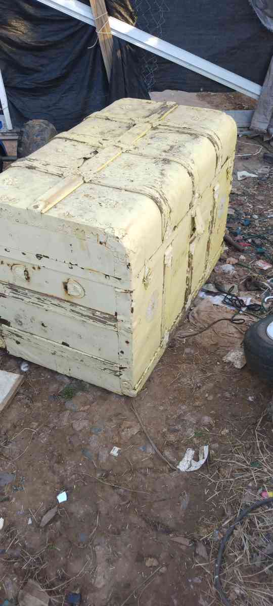 vintage old trunk - Adair, Oklahoma - FleaMarketBay