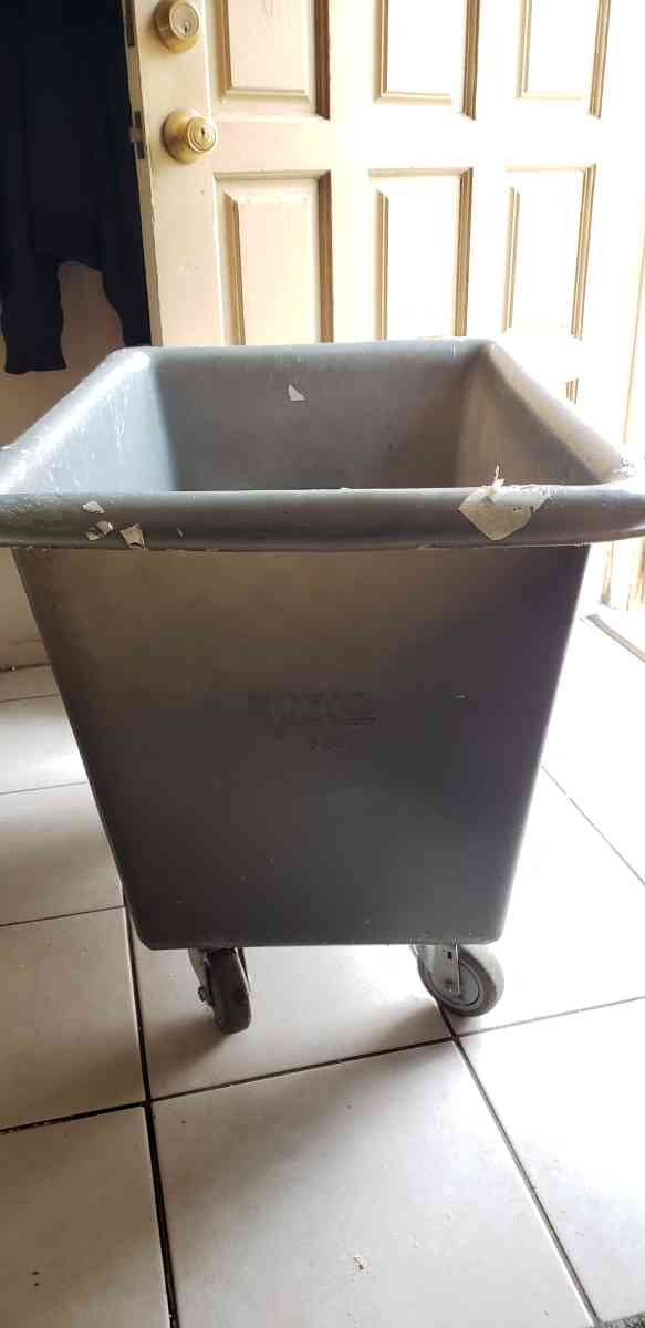 ULINE ROYAL BASKET 6BU - Chino, California