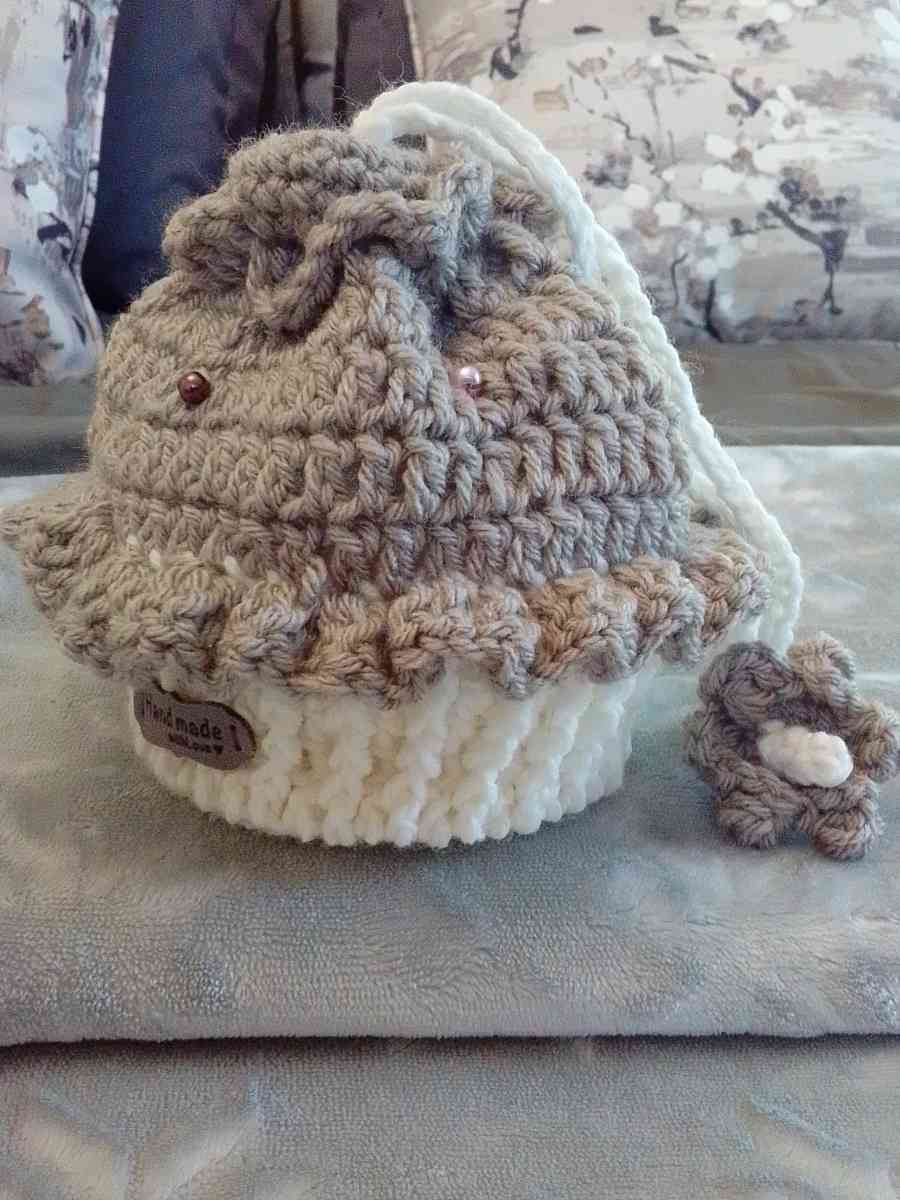 Crocheted chocolate cupcake pouch - Cuddebackville, New York - FleaMarketBay