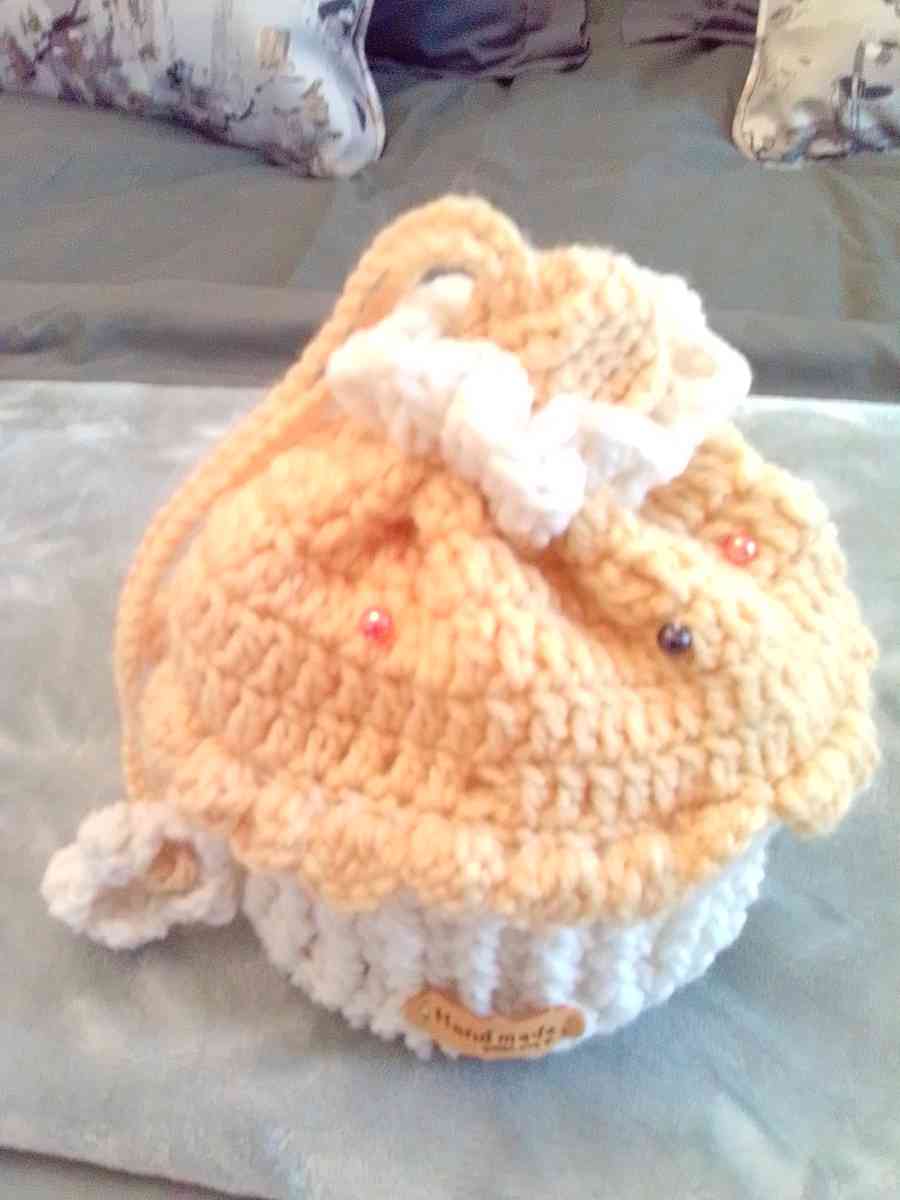 crocheted yellow cupcake pouch - Cuddebackville, New York - FleaMarketBay
