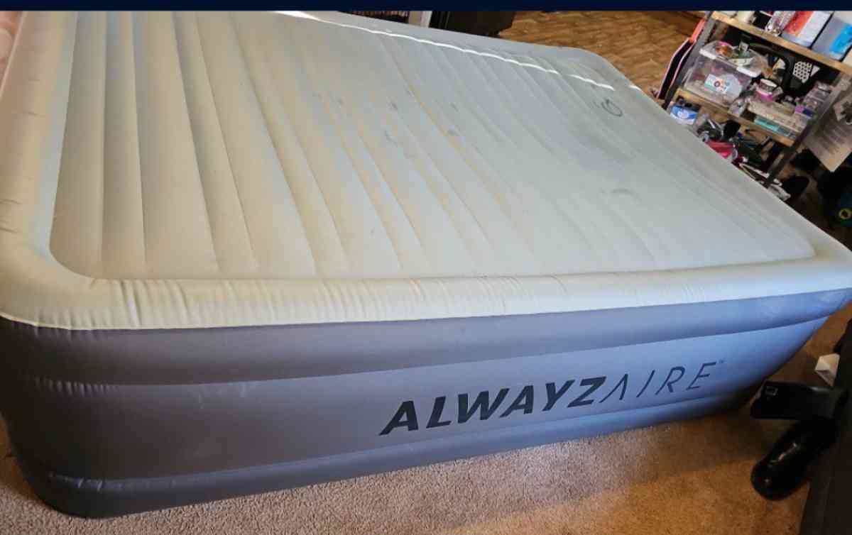 AlwayzAire 20 Queen AirMattress with Builtin Pump - Greensboro, North Carolina - FleaMarketBay