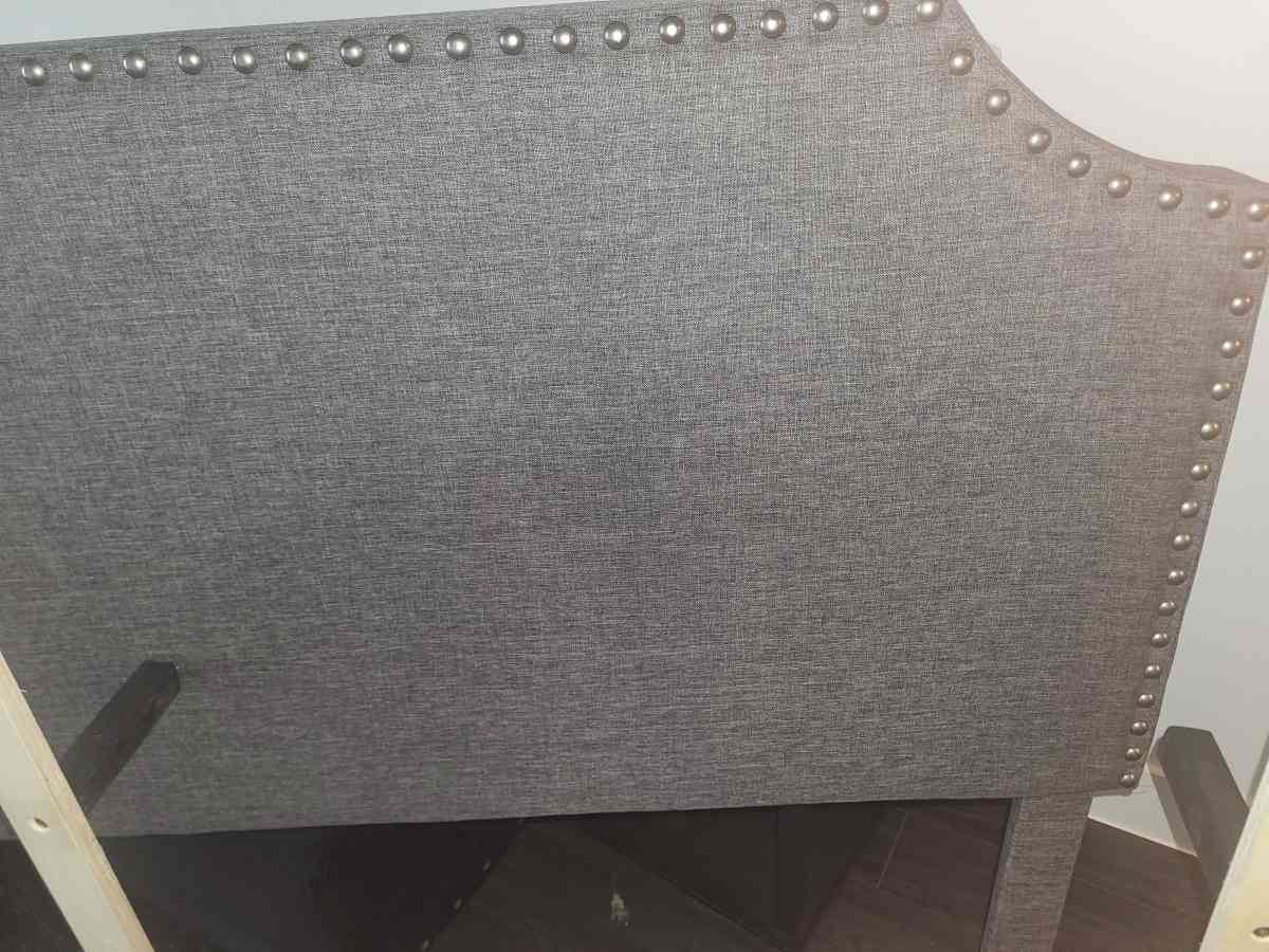 I am selling a Gray Queen Headboard and footboard bedframe - Dallas, Texas - FleaMarketBay