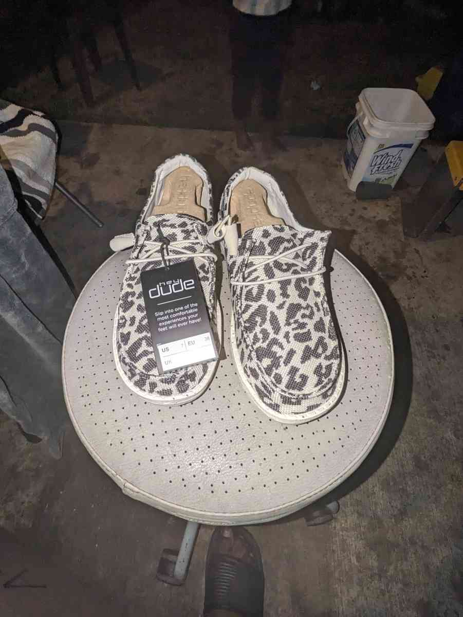 HEY DUDES - Red Oak, Texas - FleaMarketBay