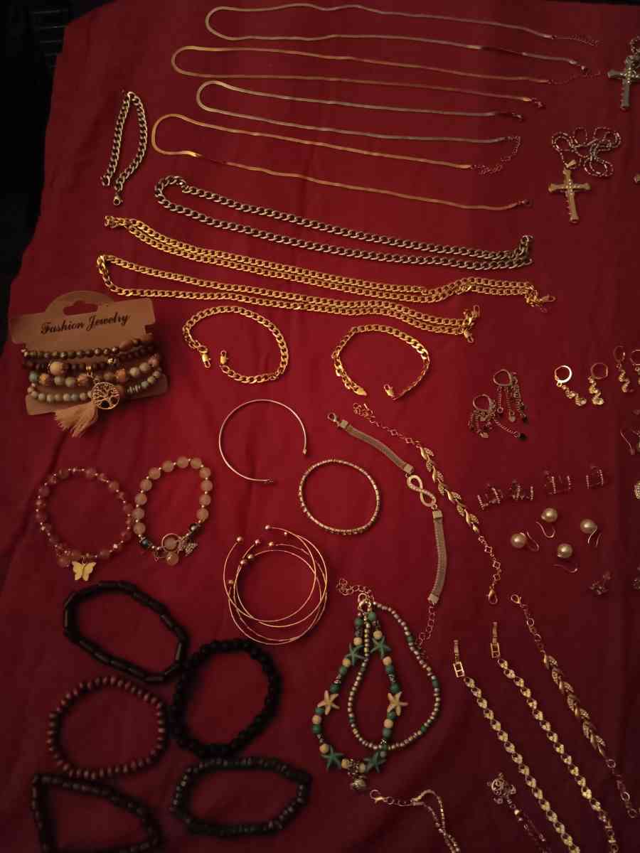 Lot of Costume Jewelry Assorted Fashion Jewelry - Ocala, Florida - FleaMarketBay