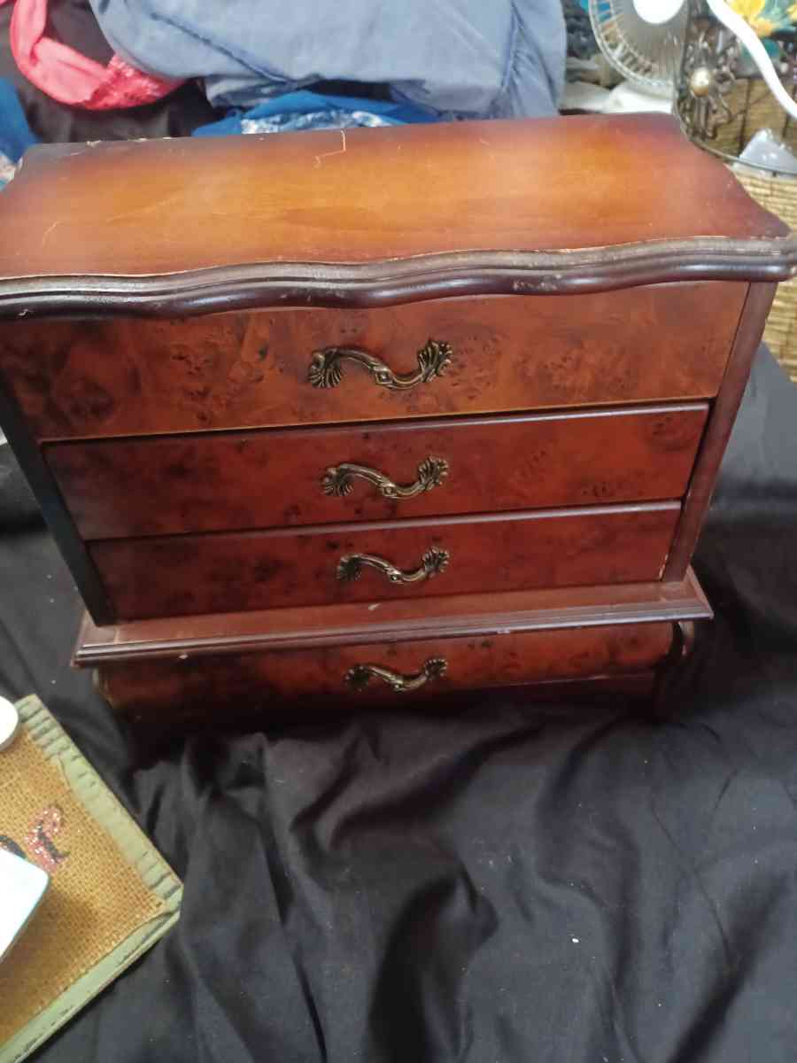 antiques and such - New Albany, Indiana - FleaMarketBay