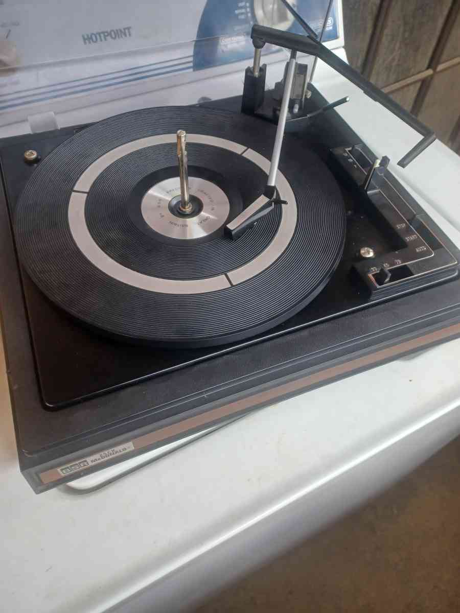 record player - Bakersfield, California - FleaMarketBay