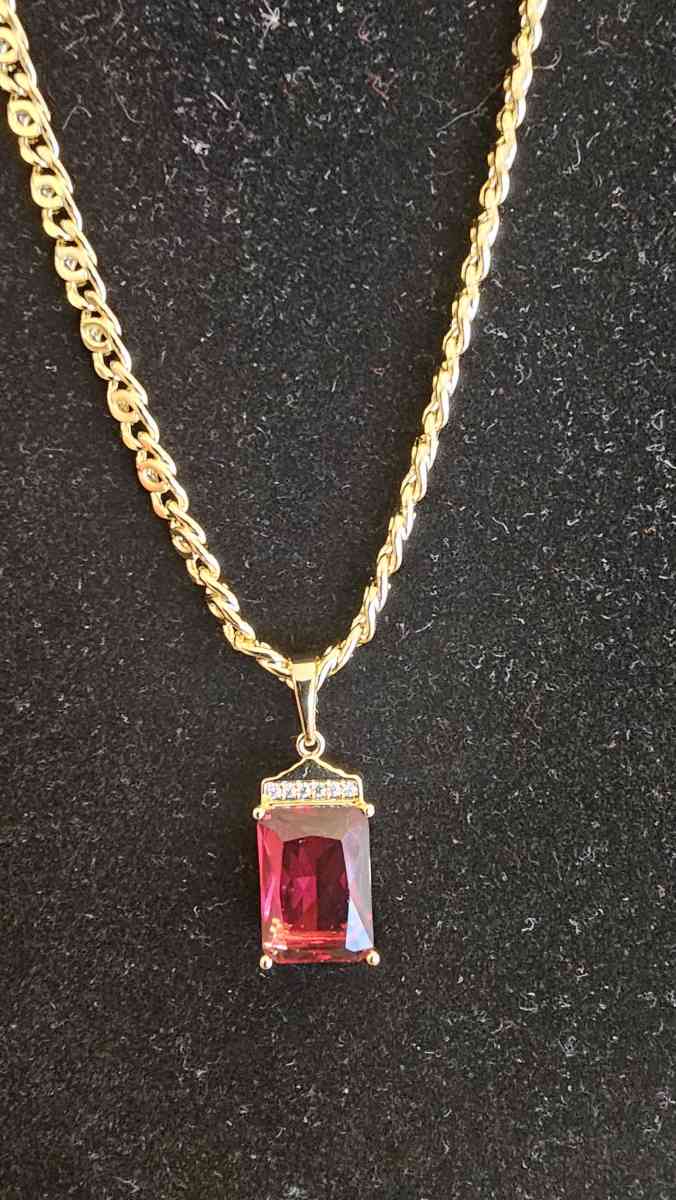 neckless with pedant 20 inch - Rochester, New York - FleaMarketBay