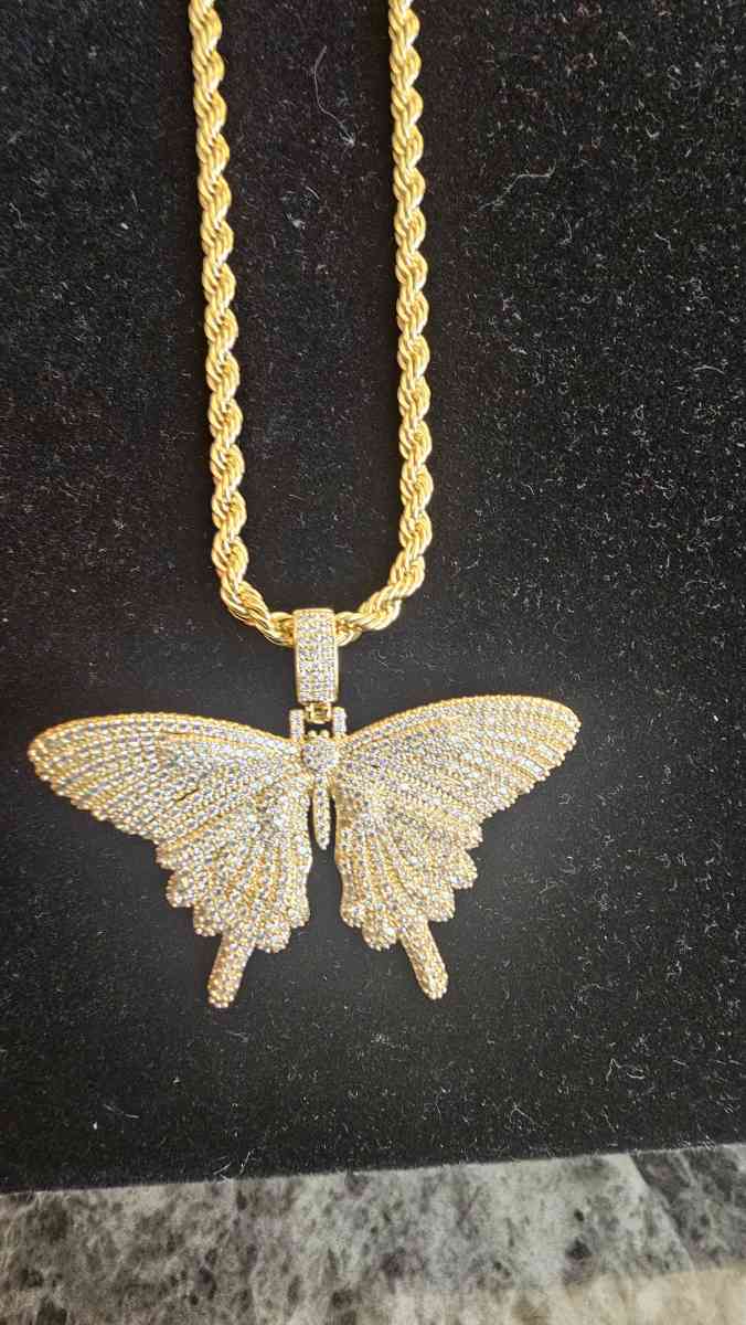 neckless with pedant 18 inch - Rochester, New York - FleaMarketBay