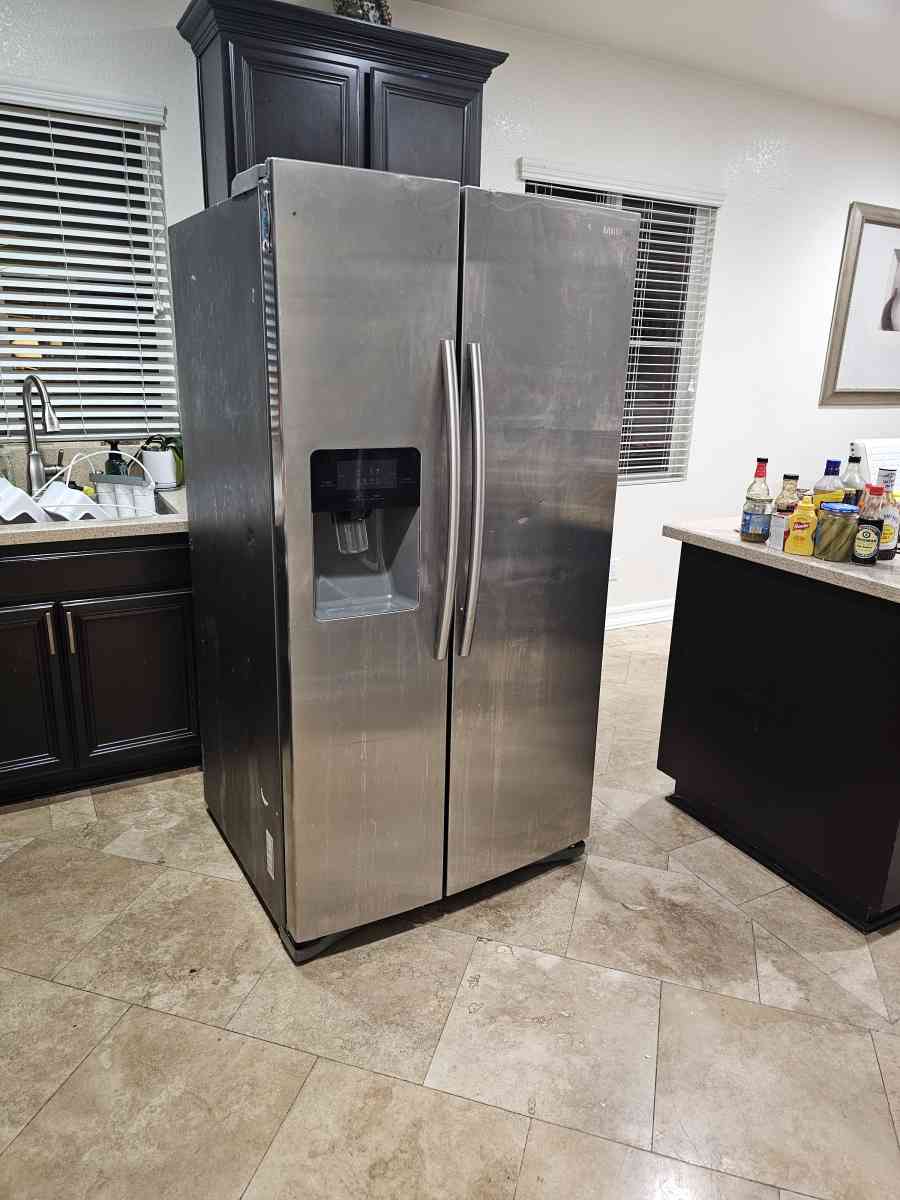 free samsung refrigerator not working - Fontana, California - FleaMarketBay