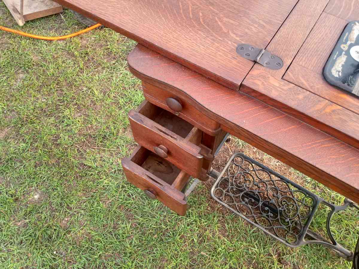 1911 sewing machine - Midway, Texas - FleaMarketBay