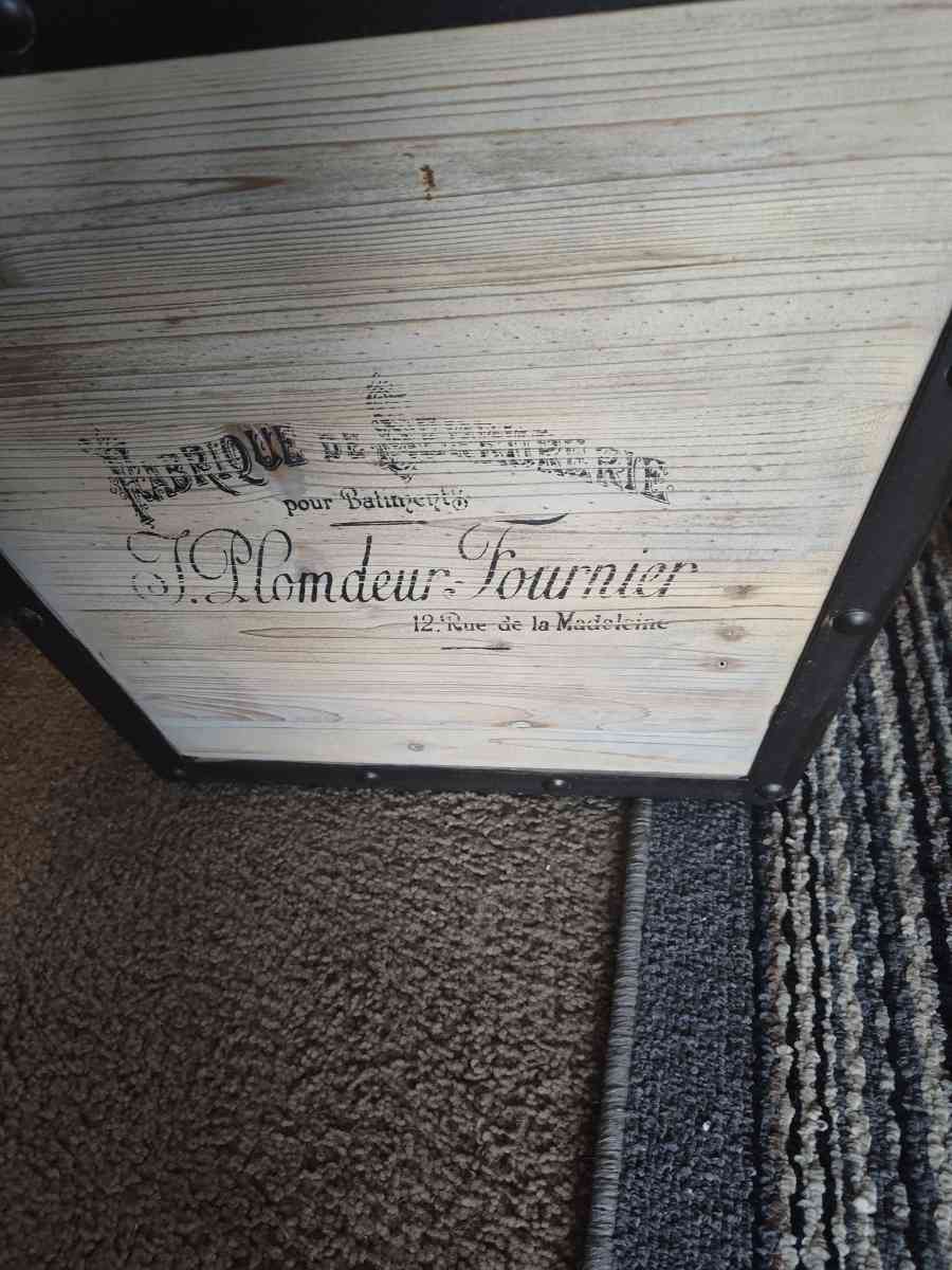 furniture box - Albin, Wyoming - FleaMarketBay