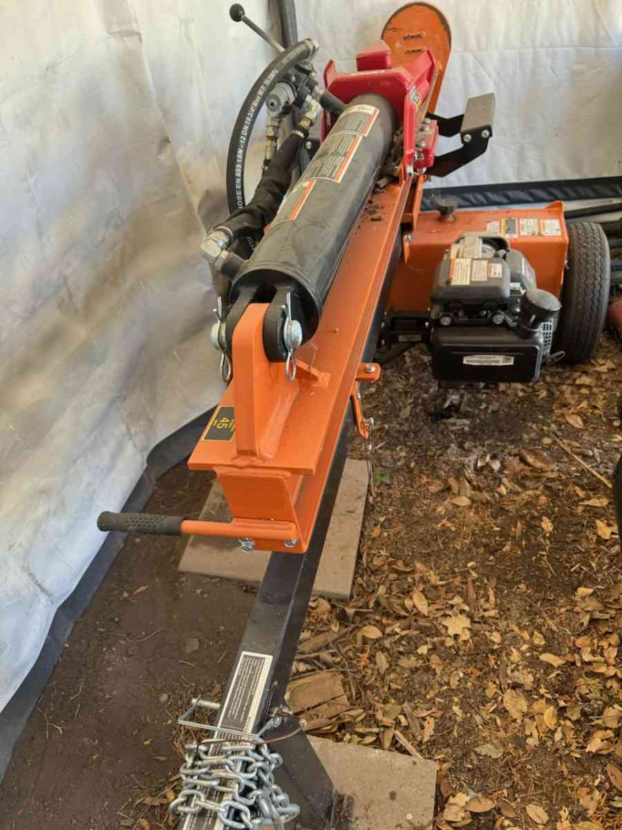 Brave wood splitter - Fond Du Lac, Wisconsin - FleaMarketBay