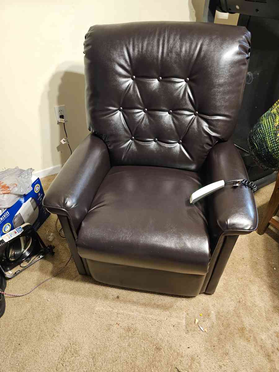 Remote Control lift Chair Recliner - Rockingham, North Carolina - FleaMarketBay