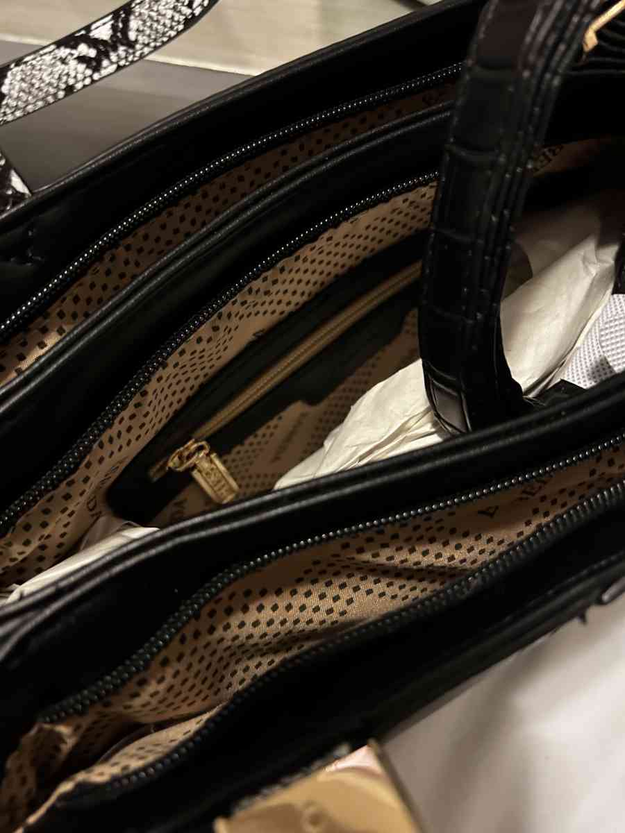 ESBEDA Black Handbag - Suwanee, Georgia - FleaMarketBay