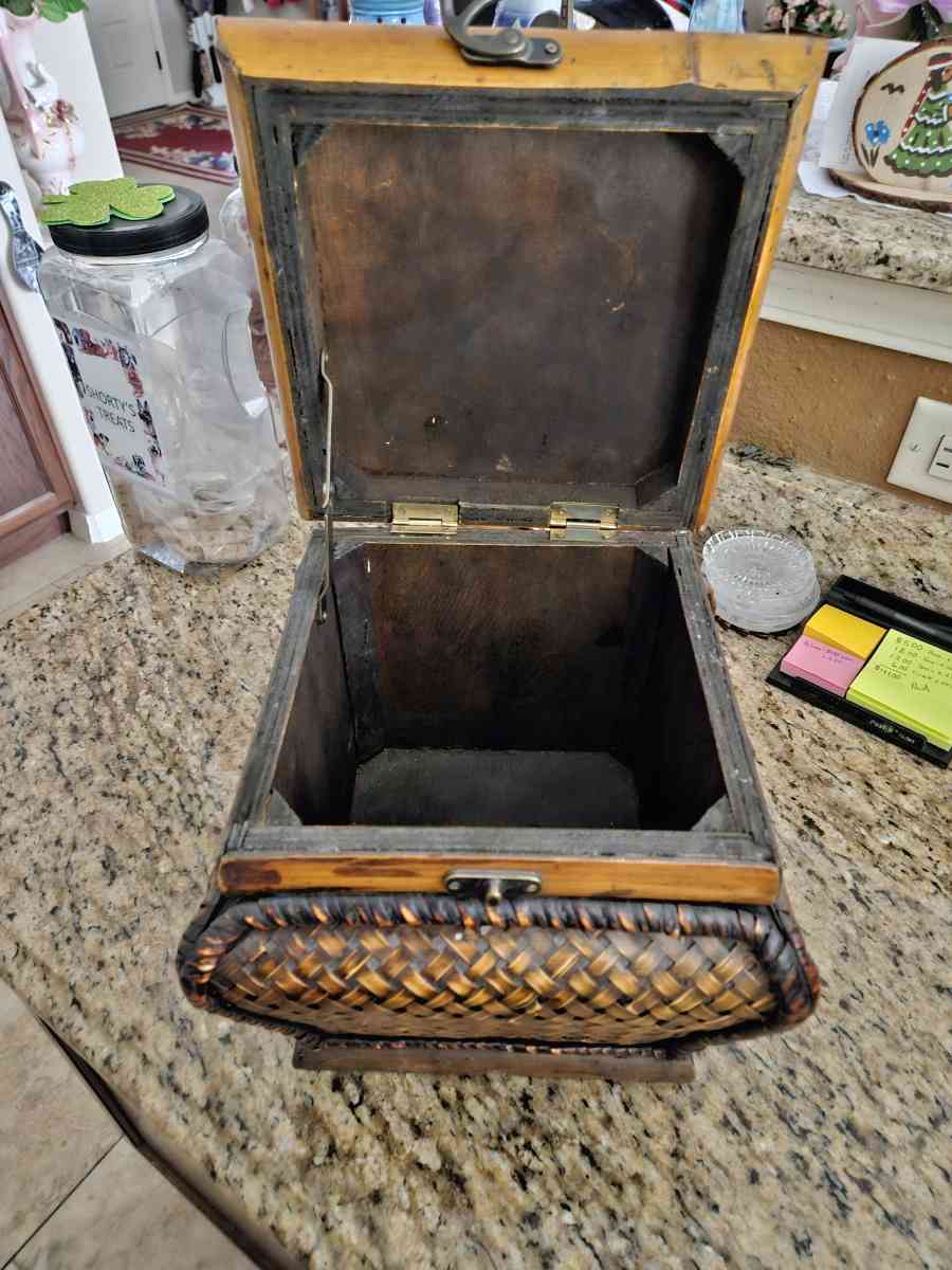 1970s Vintage Brown Woven Style Box - El Paso, Texas - FleaMarketBay